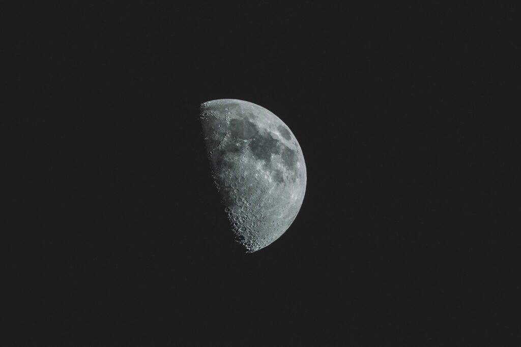 Acqua sulla Luna: rilevata l'impronta spettrale.