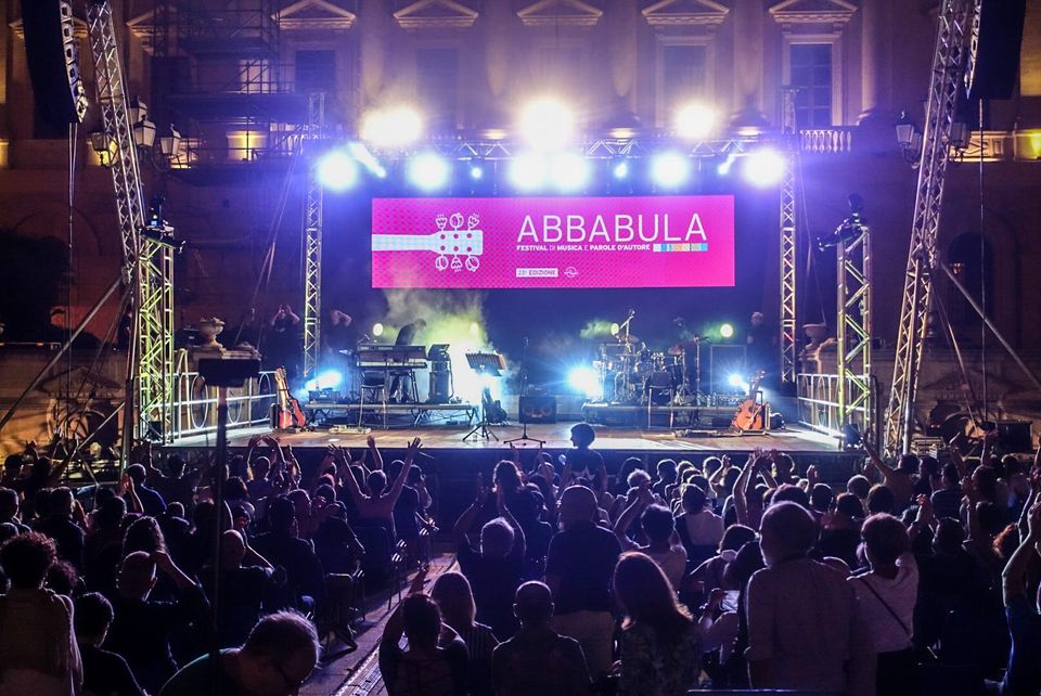 Sul palco Abbabula anche Peppe Servillo e Massimo Pericolo