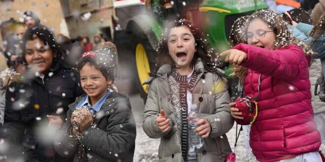 Tantissimi a Cagliari per la Ratantira e per le maschere del carnevale