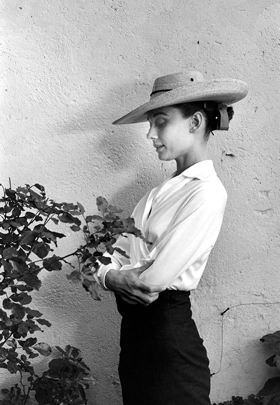 MEXICO. Durango. 1959. Actress Audrey HEPBURN during filming of "The Unforgiven," directed by John Huston.