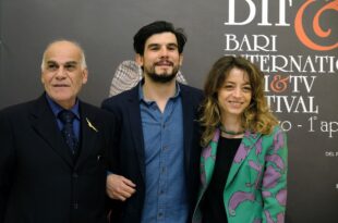 Ad Alghero Paolo Pisanu e il cast di "Tutti i cani muoiono soli"