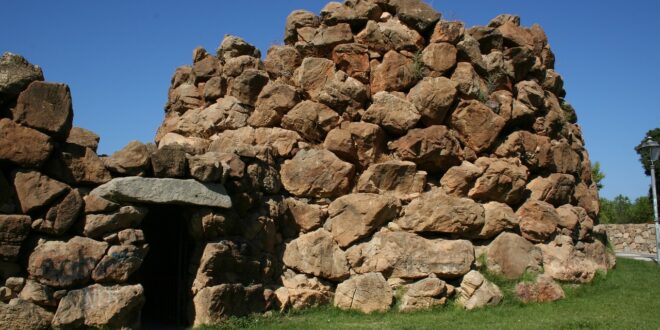 nuraghe sardegna estate