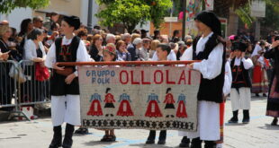 Ollolai celebra le maschere etniche sarde con la sfilata Viseras