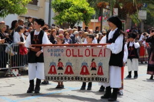 Ollolai celebra le maschere etniche sarde con la sfilata Viseras