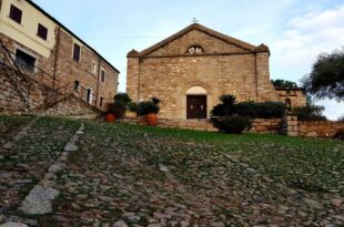 Chiesa Affollata per la Celebrazione di San Paolo di Monti