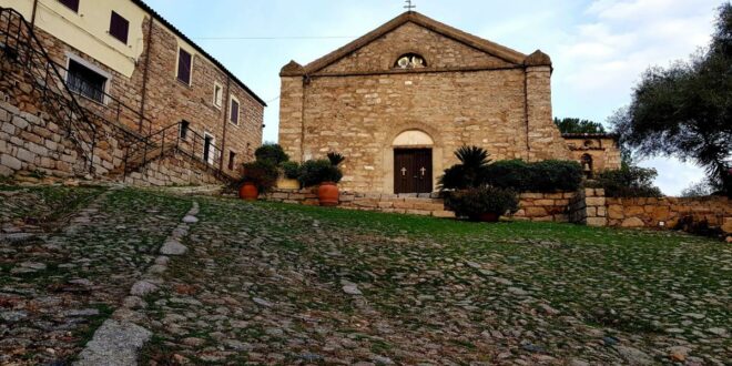 Chiesa Affollata per la Celebrazione di San Paolo di Monti