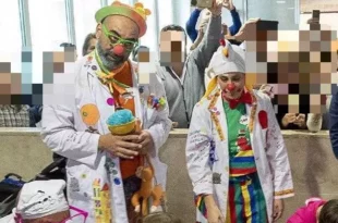 raffigurati due protagonisti della clownterapia